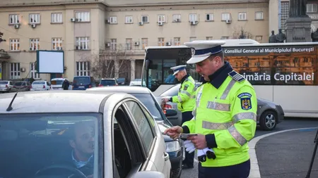 Un șofer fugărit de Poliția Rutieră a reușit să scape după o urmărire ca în filme, prin tot Bucureștiul. O mașină de poliție a fost făcută praf (EXCLUSIV)