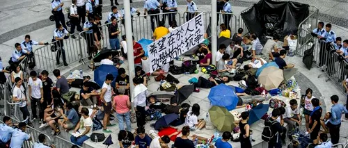 Poliția evacuează prin forță sediul Guvernului din Hong Kong, ocupat de protestatari
