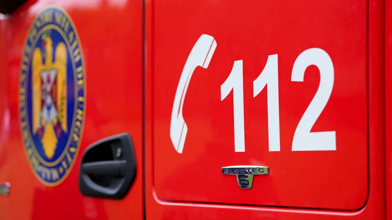 Un adolescent de 14 ani din Oradea a sfârșit tragic, luni dimineață. Ar fi căzut de la înălțime, dintr-un bloc cu 8 etaje
