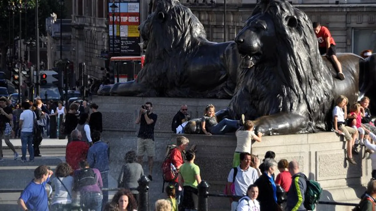 Est-europeni, în principal români, se bat zilnic pentru locuri în zone turistice din Londra