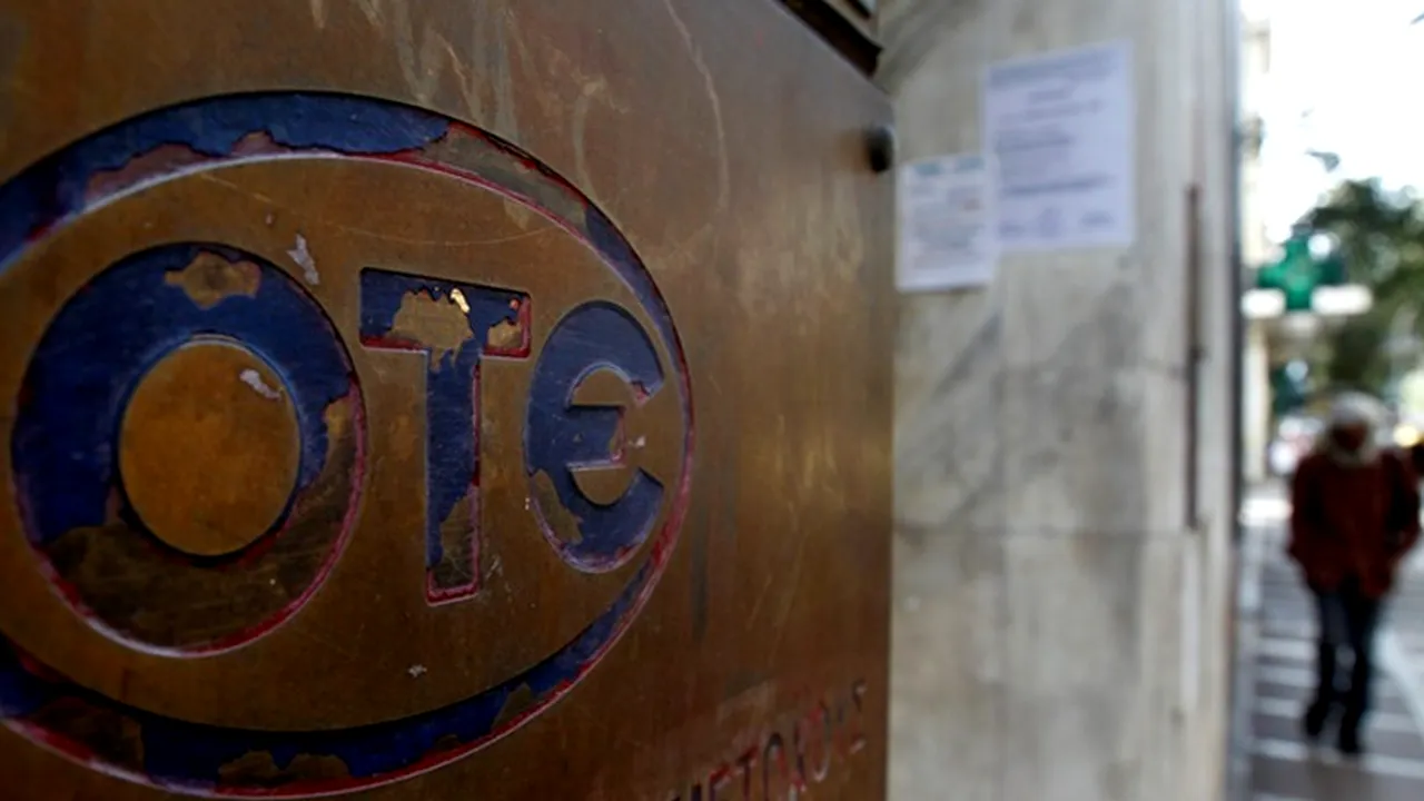 S&P a retrogradat ratingul OTE cu o treaptă, la 