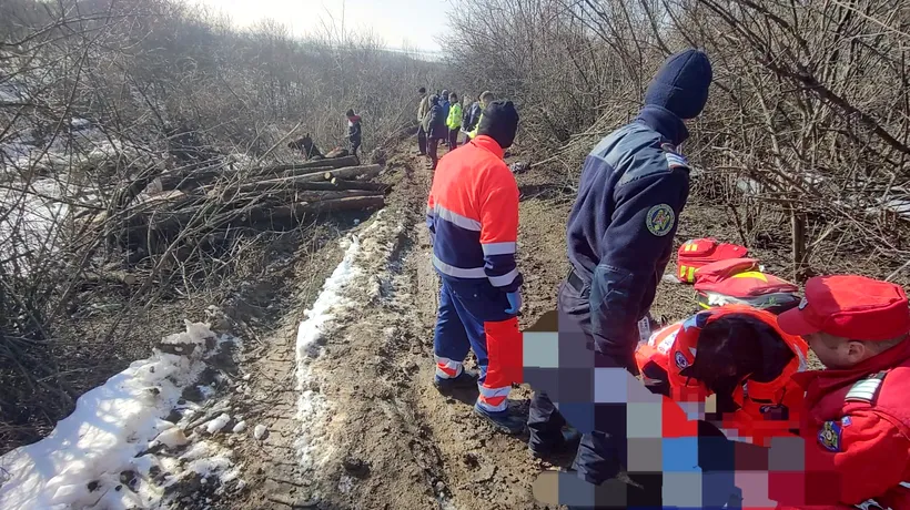 TRAGEDIE în Dâmbovița. Un bărbat a murit strivit de lemnele din căruță
