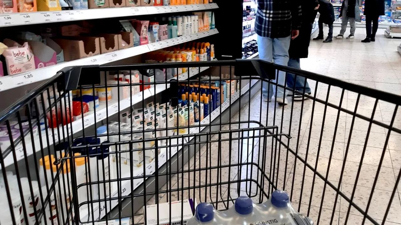 Reacția unui român care locuiește de 50 de ani în Suedia la vederea prețurilor din țară. „Nu ştiu cum are lumea posibilitatea să trăiască”