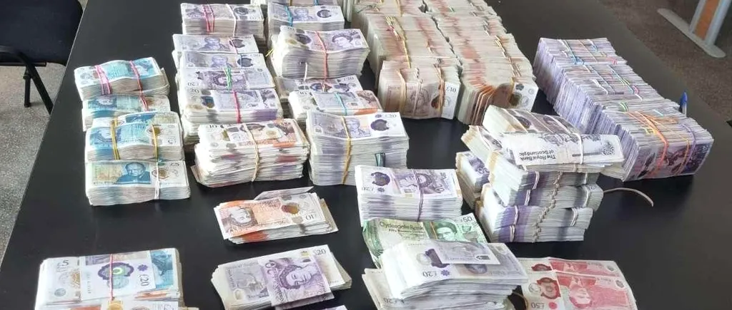 Peste 480.000 de lire sterline, găsite în portbagajul unui bolid de lux care ieșea din țară