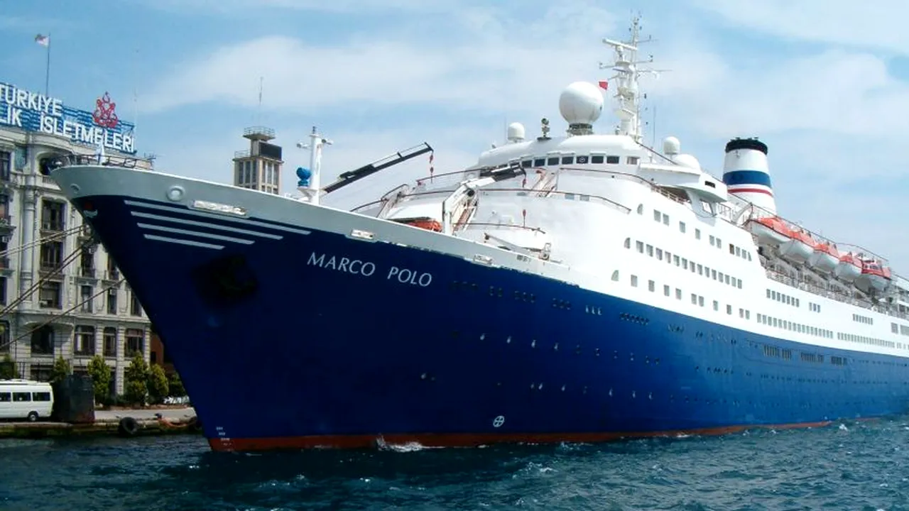 Britanicii au o altă variantă a ''alergatului după autobuz''. O turistă s-a aruncat în ocean pentru a prinde un transatlantic care tocmai părăsea portul