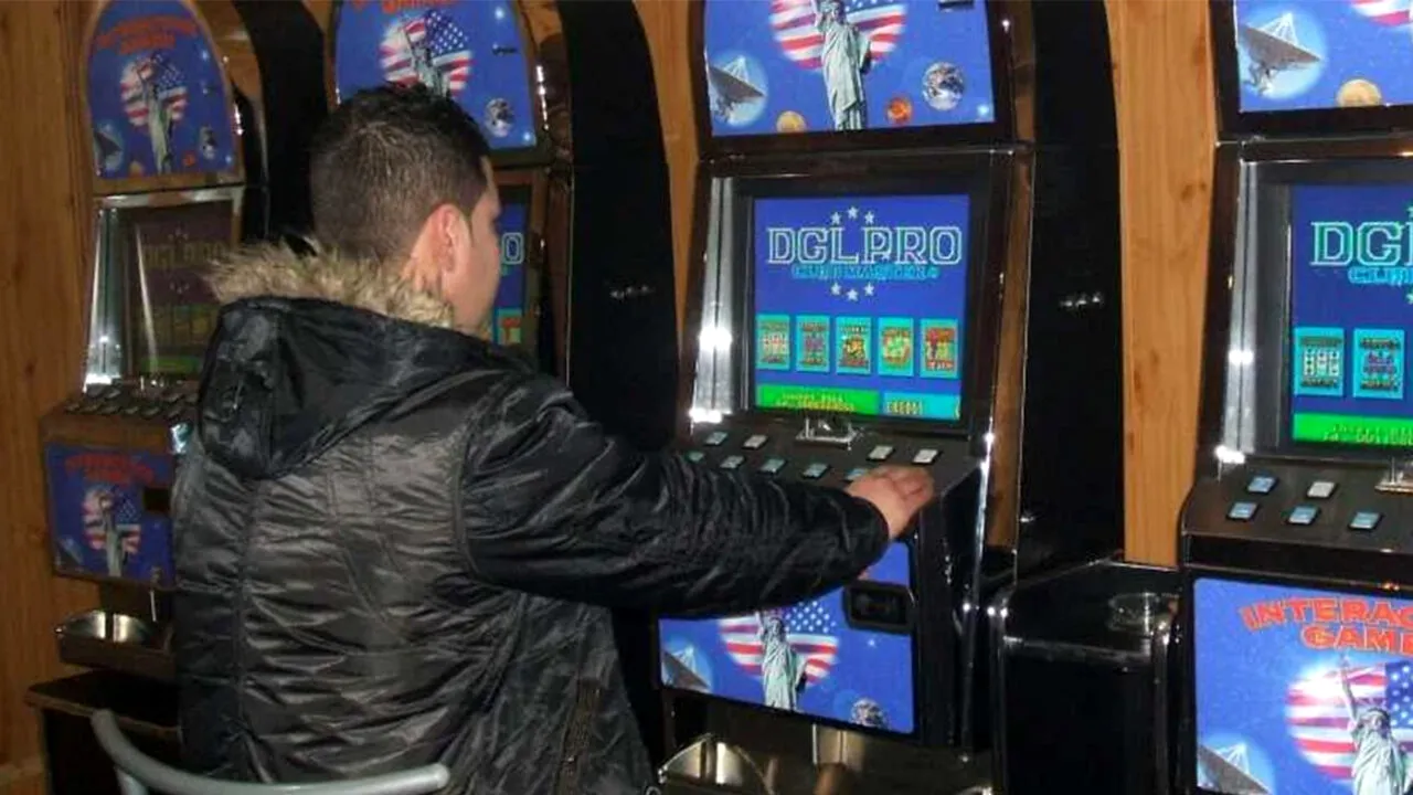 Ce a făcut Constantin din Iași, după ce și-a pierdut TOT salariul la păcănele, în câteva ore