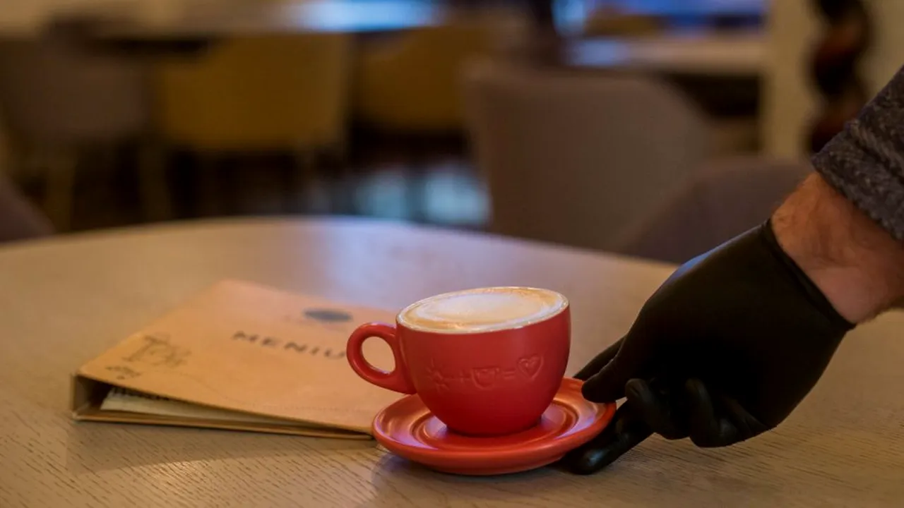 8 ȘTIRI DE LA ORA 8. Relaxarea restricțiilor în Capitală. Teatrele, cinematografele, restaurante, cafenelele și sălile de jocuri se redeschid la 30% din capacitate