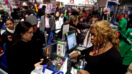 BLACK FRIDAY, debut cu incidente în Marea Britanie și SUA. Un bărbat a fost împușcat