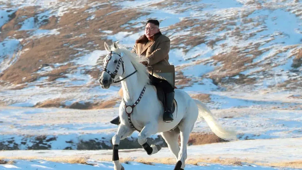 Cal de dar pentru ”Rocket Man”. Motivul pentru care Kim Jong-Un primește zeci de cai de rasă de la prietenul Putin