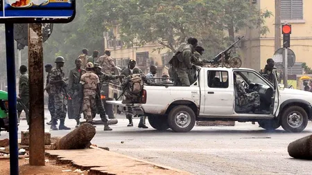 Corpurile jurnaliștilor RFI asasinați în Mali au sosit în Franța