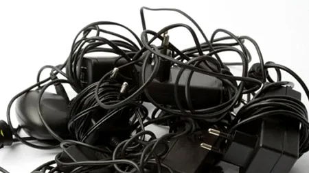 Un mare producător de smartphone-uri se gândește să nu mai includă încărcătoare în cutii. Motivul nu este reducerea costurilor