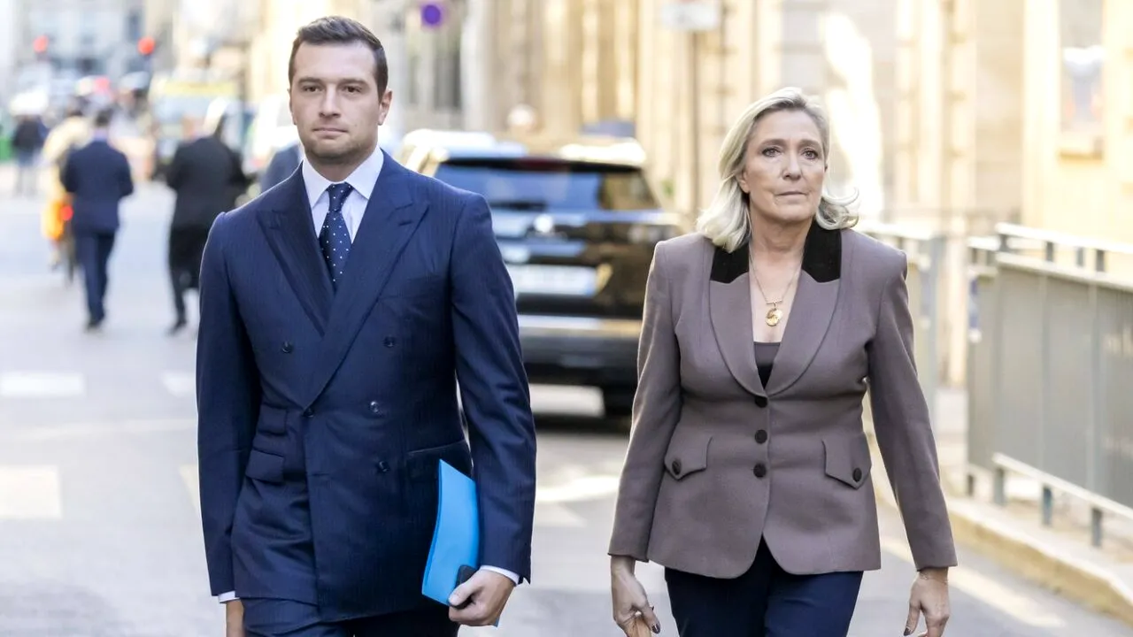 Forțele de dreapta înregistrează un avans în sondajele pentru ALEGERILE PREZIDENȚIALE din Franța/ Marine le Pen se află în fruntea clasamentului