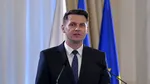 Al doilea om în stat, prins cu minciuna în cazul întâlnirii dintre Bolojan și șefa CCR. Declarația inițială „Nu îmi folosește nimeni biroul în lipsă”  s-a transformat în „Am avut o înţelegere cu domnia sa să folosească biroul oricând are nevoie”