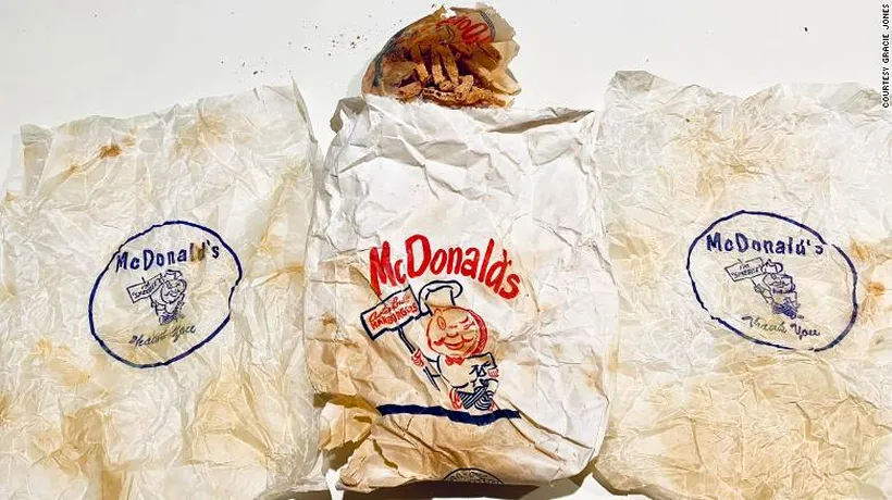 Un cuplu din Statele Unite a descoperit o pungă de cartofi prăjiți de la McDonald's din anii '50 în timp ce își renova casa. În ce stare se aflau cartofii