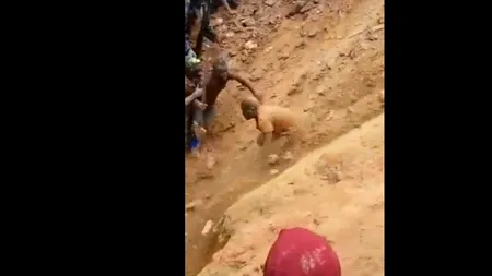 VIDEO | Momentul emoționant în care mai mulți mineri blocaţi în subteran REUȘESC SĂ IASĂ de sub pământ