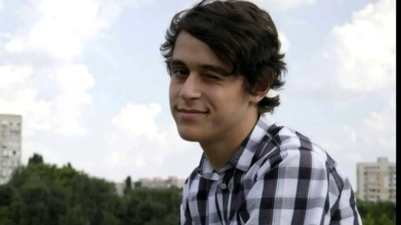 Veste bună despre Pavlos, tânărul care și-a salvat prietenul în scaun cu rotile din incendiul de la Colectiv: ''A reușit, oameni buni!''