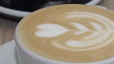 Consumul de CAFEA a crescut în România, în ultimul deceniu. Consumatorii spun că îi trezește din somn și le dă energie pentru întreaga zi