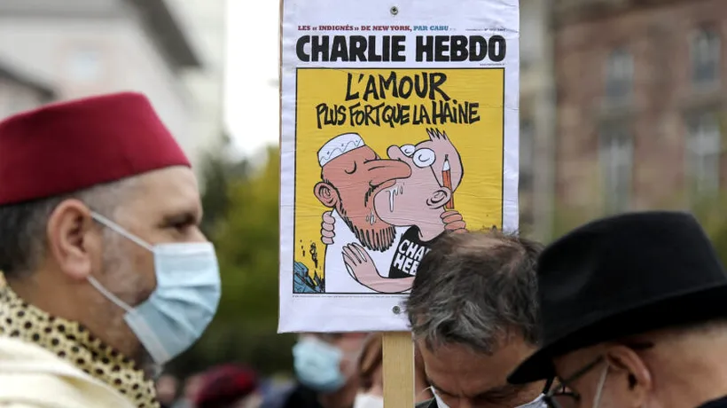 O femeie care purta un tricou „Charlie Hebdo” a fost înjunghiată într-un parc din Londra