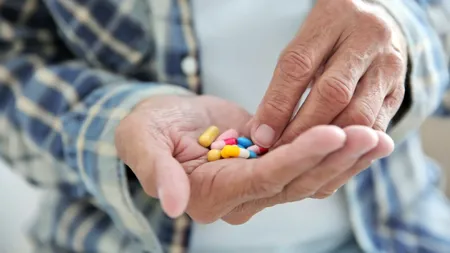 EXCLUSIV | Acuzații malpraxis. Un bărbat a fost diagnosticat greșit cu cancer și a ajuns dependent de morfină. „Acum stă acasă pentru că medicii ne pasează de la unul la altul. Poate oricând să moară”