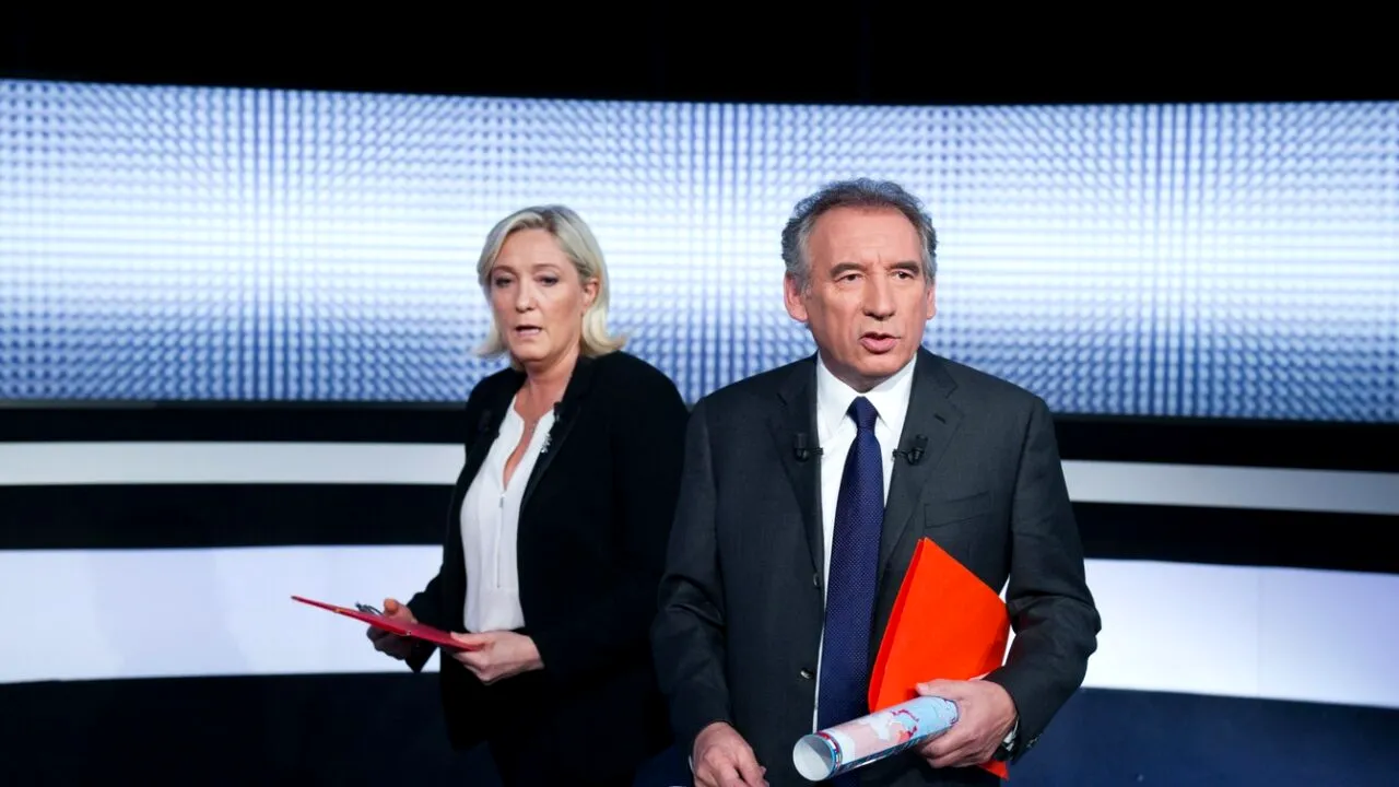 Unul dintre liderii opoziției din Franța critică atitudinea premierului, care refuză să comenteze DECIZIA instanței în privința lui Marine Le Pen