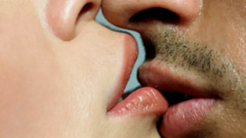 Din cauza unei boli rare, un britanic nu și-a putut săruta soția timp de 4 ani