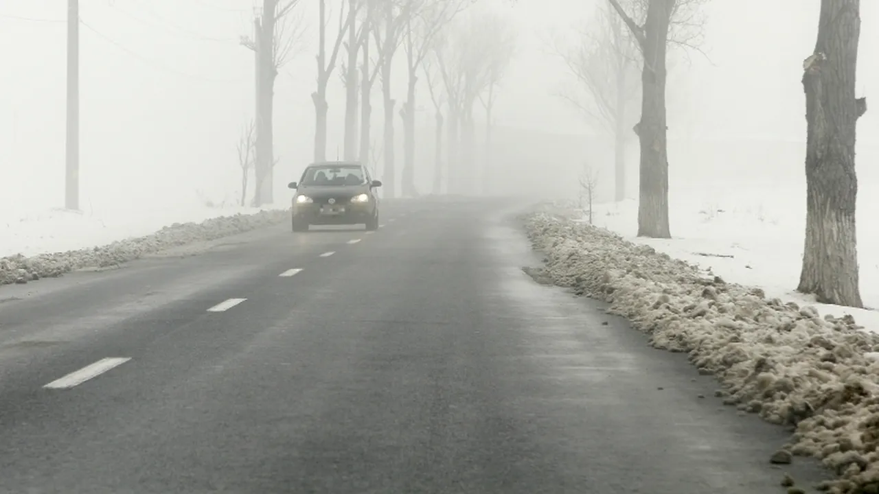 Un șofer din Caraș Severin a fost înjunghiat de un adolescent pe care îl luase cu mașina de pe drum
