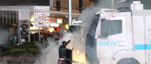 Poliția a folosit tunuri cu apă împotriva manifestanților adunați în piața Taksim din Istanbul