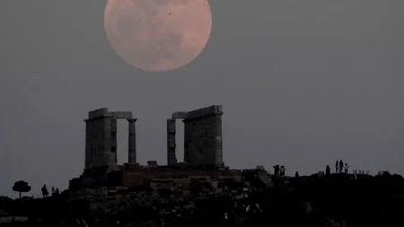SUPER LUNA 2012 - luna plină deasupra templului lui Poseidon. PLUS: o imagine din București