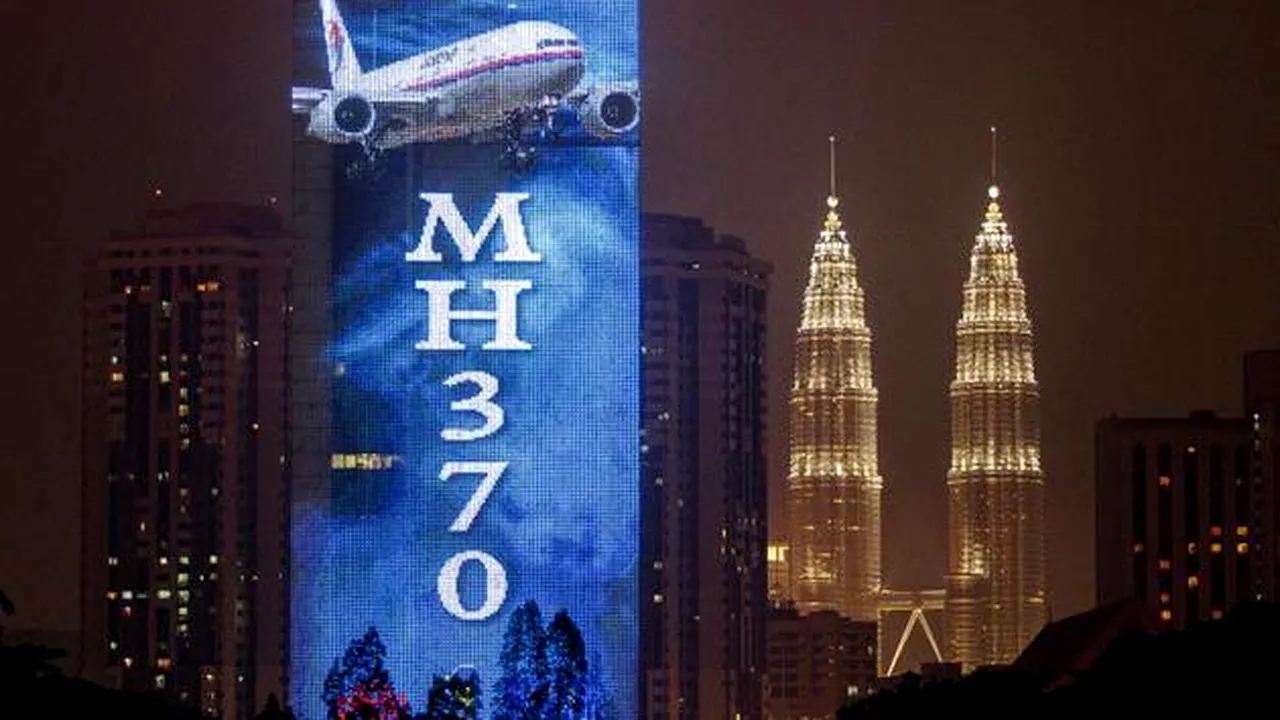 Un membru al opoziției acuză autoritățile din Malaezia că ascund informații legate de avionul dispărut