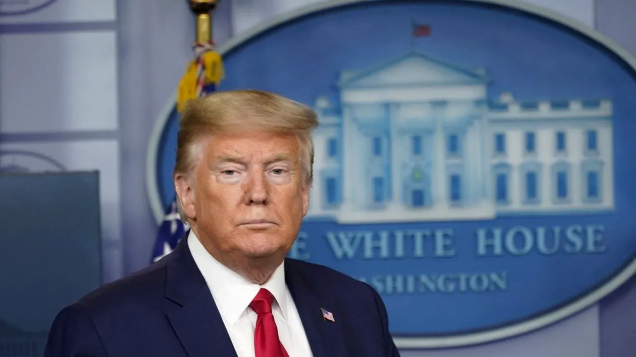 DONALD TRUMP îi acuză de 