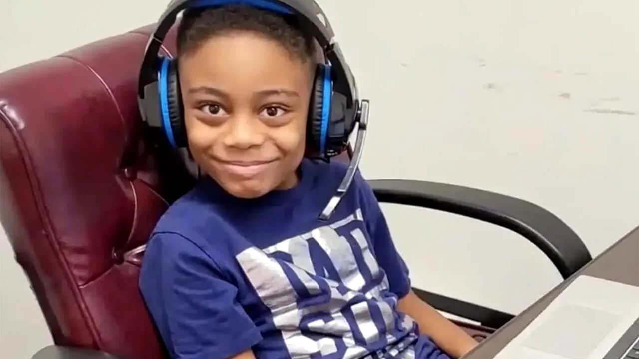 Povestea GENIULUI care a absolvit liceul la vârsta de doar 9 ani. La ce facultate vrea să se înscrie David