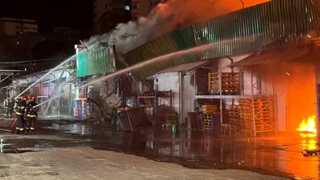 Ce a rămas după incendiul devastator din București. 14 autospeciale s-au luptat toată noaptea cu flăcările / ce au găsit autoritățile sub munții de cenușă / cât de poluat e aerul în Capitală