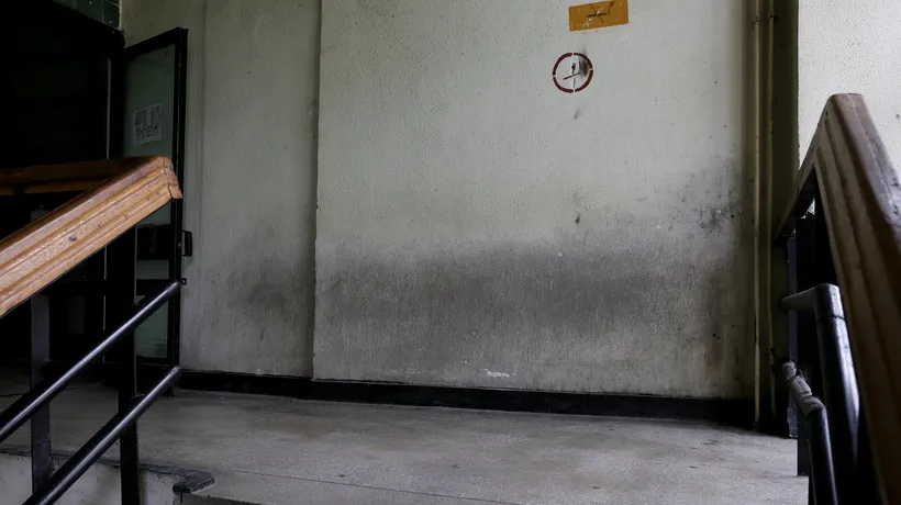 Condiții mizere într-un campus din Craiova: Scaune rupte, pereți murdari și prize care stau să cadă - FOTO