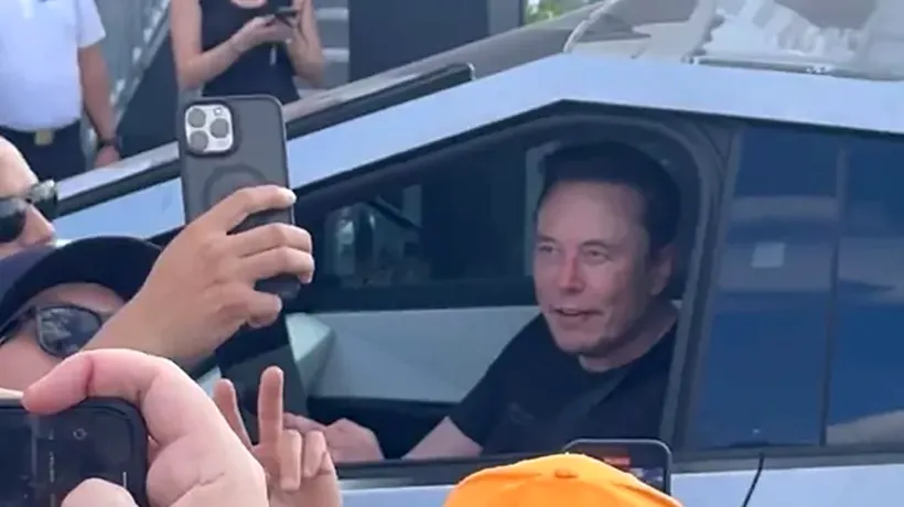 Elon Musk și-a scos în lume noul prototip TESLA. A mers la Marele Premiu de F1 al SUA cu „Cybertruck” și a atras toate privirile
