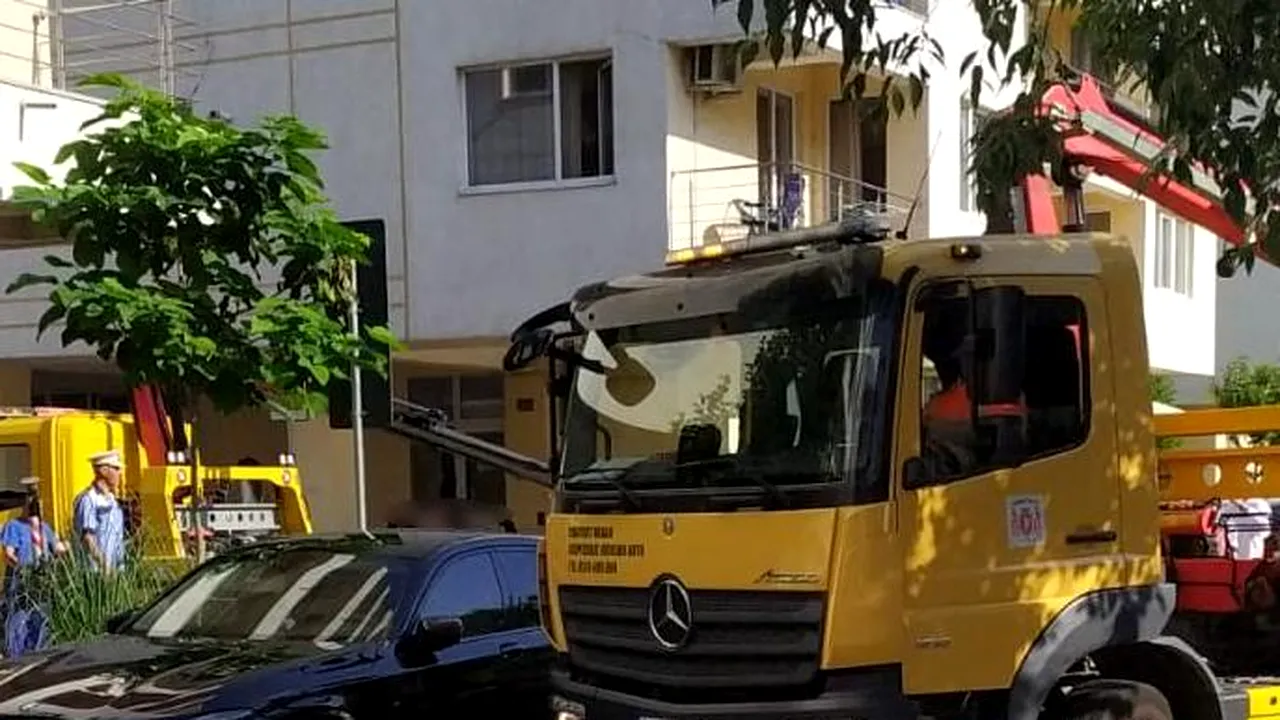 Atenție, șoferi, legea se modifică! Mașinile parcate pe trotuare vor fi ridicate