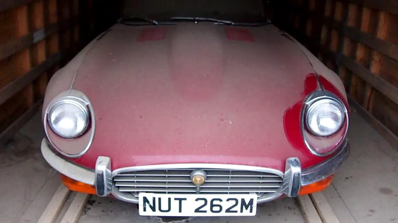 O familie și-a amintit că de peste 20 de ani are în garaj o comoară. Acest Jaguar rar va fi scos la licitație luna viitoare