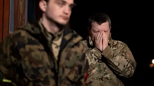 „Soldaţii ruşi caută muniţie ucraineană ca să se împuşte în picioare. Dialogul tulburător dintre un militar rus şi mama acestuia
