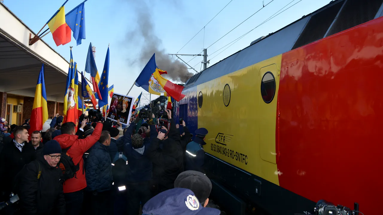 Casa Regală consideră „aproape o blasfemie” petrecerea cu „șpriț și lăutari” organizată în Trenul Regal, de 1 Decembrie. Un deputat PNL îi cere ministrului Transporturilor să oprească „ofensa adusă memoriei acestui simbol național al istoriei”