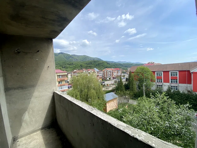 Orașul din România în care poți cumpăra un apartament cu 3 camere cu doar 8000 de euro. Este decomandat și are 56 de metri pătrați / Sursa foto: OLX