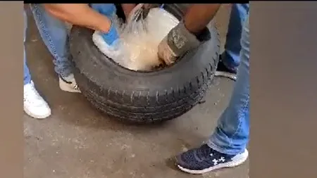 FOTO-VIDEO. Captură record de droguri de tip „cristal”. Marfa urma să fie vândută cu 600.000 de euro pe piața din România / Unde a fost descoperită