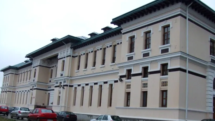 INFIRMIER de la Institutul de Psihiatrie Socola din Iași, acuzat că ar fi bătut doi pacienți. Scenele ar fi avut loc sub privirile polițiștilor