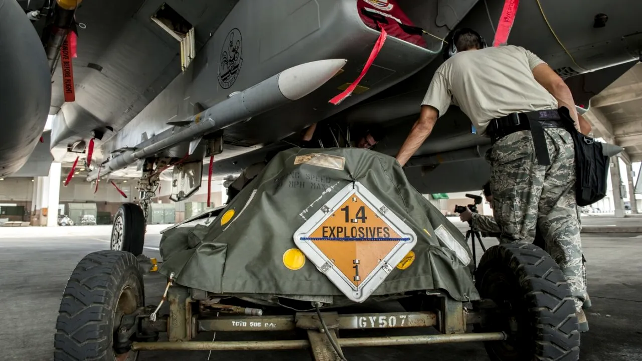 EXPLOZIE la un depozit de muniție de la o bază americană în Okinawa. Mai multe persoane au fost rănite