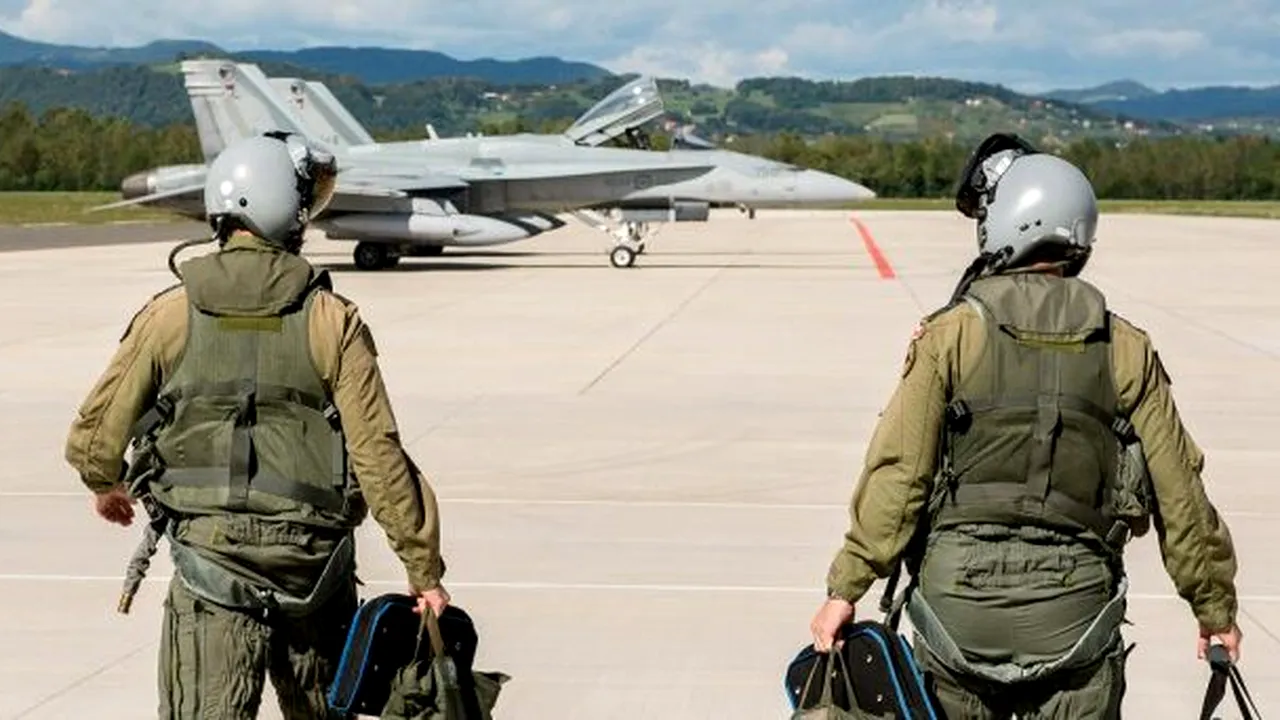 29 martie, calendarul zilei: 20 de ani de la intrarea României în NATO / Trei ziariști români, răpiți în Irak / Aniversarea lui Dan Bittman