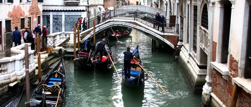 O ambarcațiune s-a răsturnat în apropiere de Veneția. Bilanț: 4 răniți, între care unul grav - FOTO