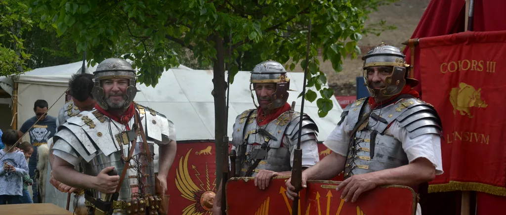 Războinicii daci, gladiatorii și nimfele sunt la Alba - Iulia. Festivalul Roman Apulum, un spectacol din Antichitate - FOTO, VIDEO