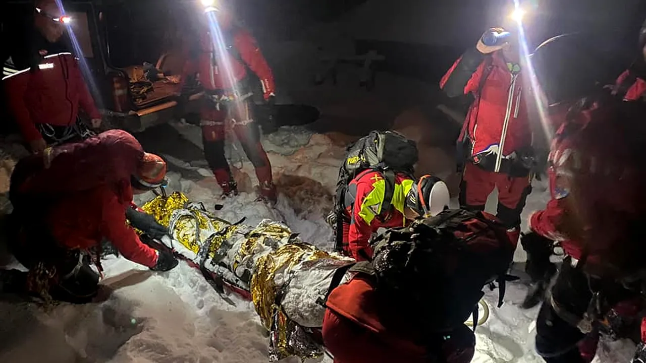 Un ucrainean a murit după ce a trecut granița în România, împreună cu trei conaționali. Salvamontiștii au intervenit timp de 9 ore | VIDEO