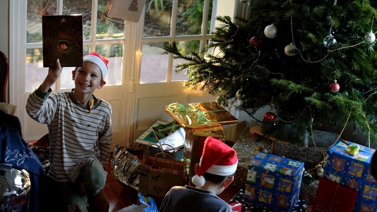 Prea multe cadouri în copilărie duc la nefericire în viața adultă