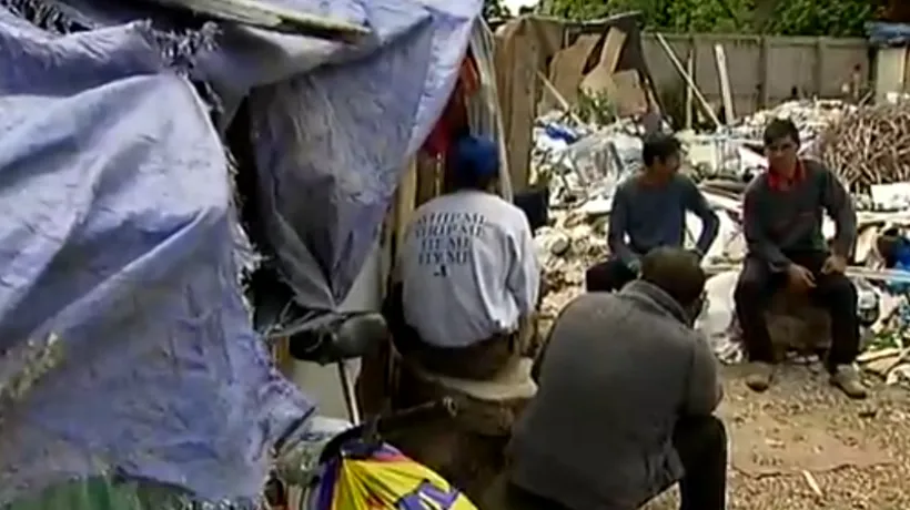 Scandal la periferia Londrei, după ce un grup de români a instalat o tabără pe malul unui canal 