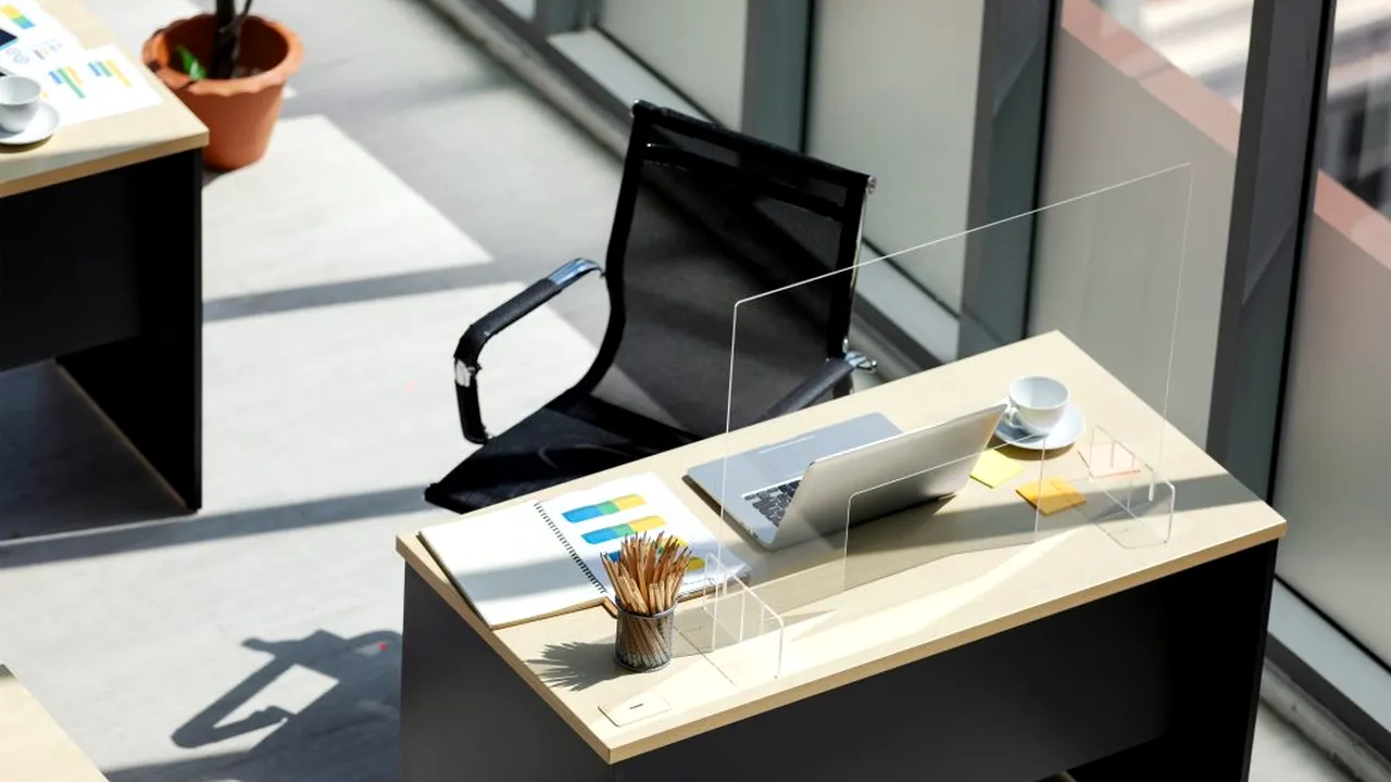 Angajații unei instituții de stat primesc spor de HEMOROIZI. Cine sunt bugetarii care sunt răsplătiți pentru că stau prea mult pe scaun