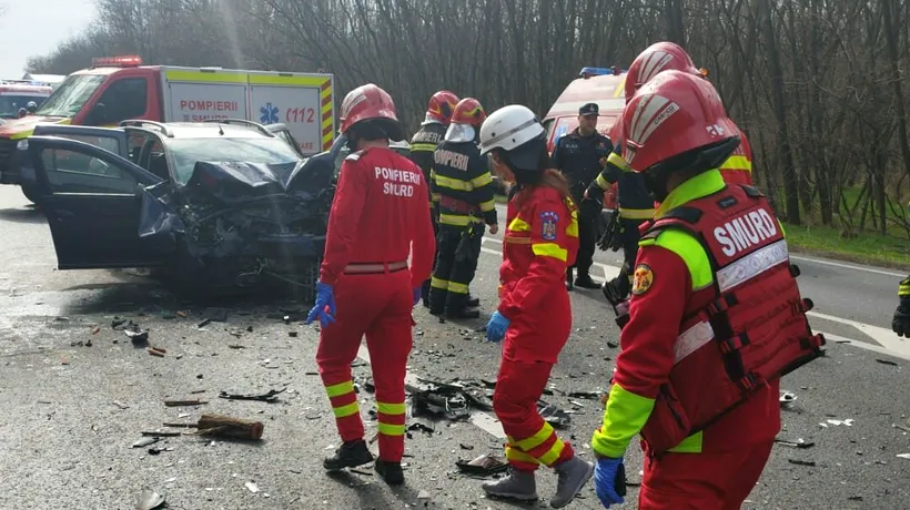 Grav accident de circulație la Sinești: Un om a MURIT, iar alți trei au ajuns la spital / Patru mașini s-au făcut praf / A fost activat Planul Roșu